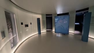 Salle immersive du parcours « Répression et Déportation » du Musée de la Résistance et de la Déportation de l’Aisne.