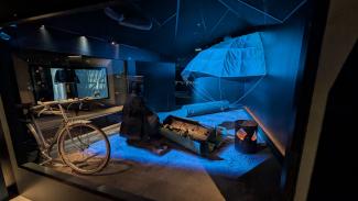 Diorama de parachutage dans le parcours « Opposition et Résistance » du Musée de la Résistance et de la Déportation de l’Aisne.