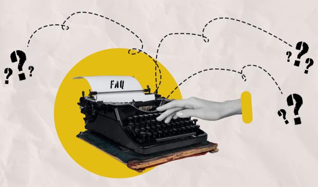 Machine à écrire ancienne portant la mention « FAQ », entourée de points d’interrogation, illustration de la rubrique Foire aux questions du musée de la Résistance et de la Déportation de l’Aisne.