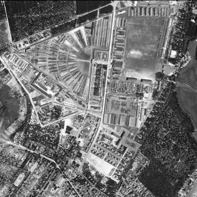 Vue aérienne du camp de concentration de Sachsenhausen montrant l’organisation en éventail des bâtiments