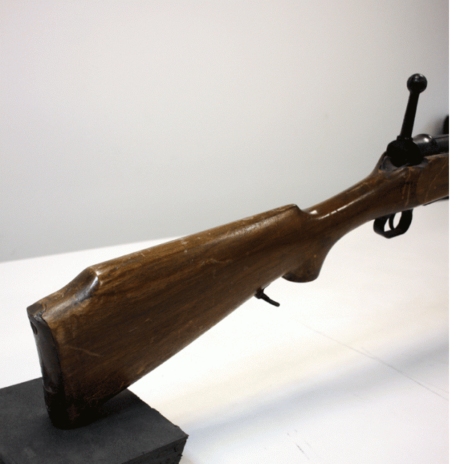 Détail de la crosse en bois du fusil anti-char wz. 35 polonais