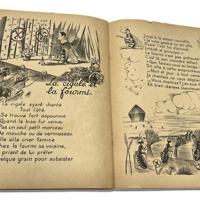 Double page du livret Les Fables de La Fontaine et Hitler illustrant La cigale et la fourmi avec une caricature de Hitler en cigale et des fourmis au travail.