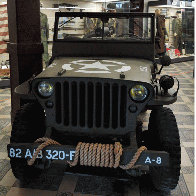 Vue de face d’une Jeep WILLYS MB de la Seconde Guerre mondiale