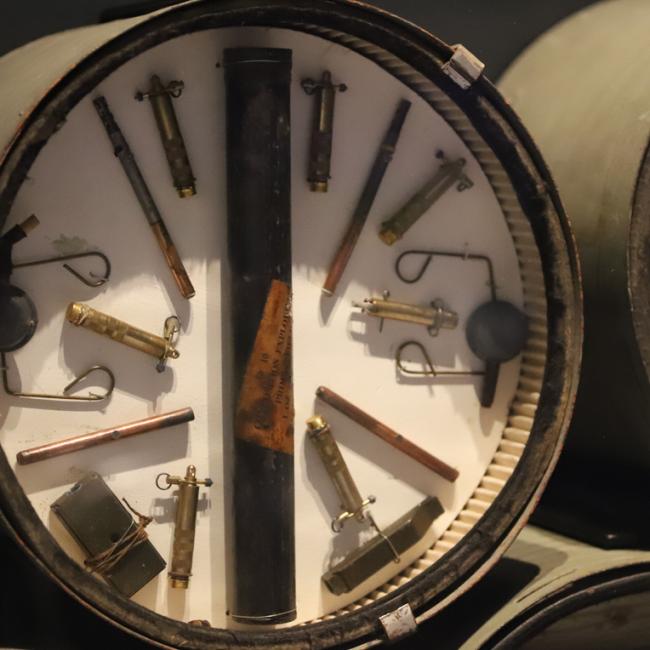 Matériel utilisé pour les parachutages alliés présenté dans le parcours permanent du Musée de la Résistance et de la Déportation de l’Aisne