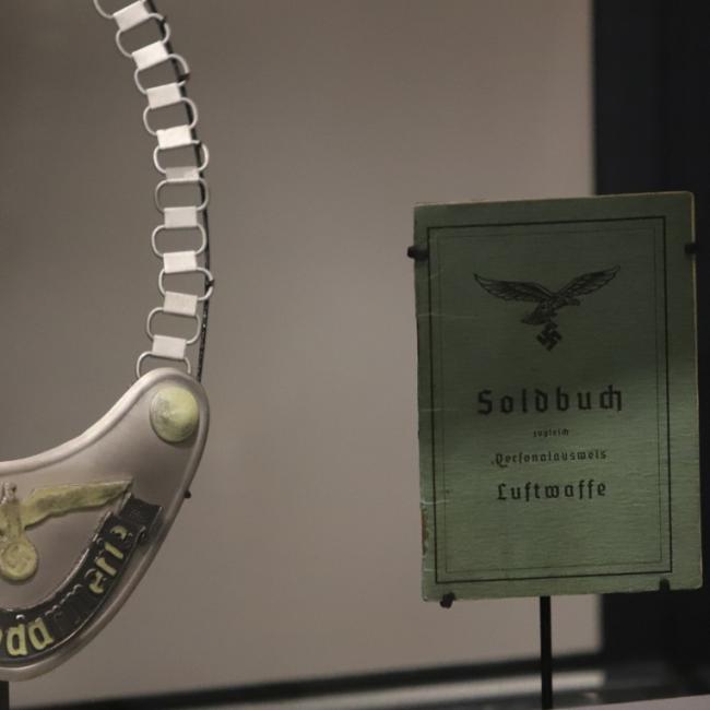 Objets de la Seconde Guerre mondiale présentés dans le parcours de l’exposition permanente du Musée de la Résistance et de la Déportation de l’Aisne
